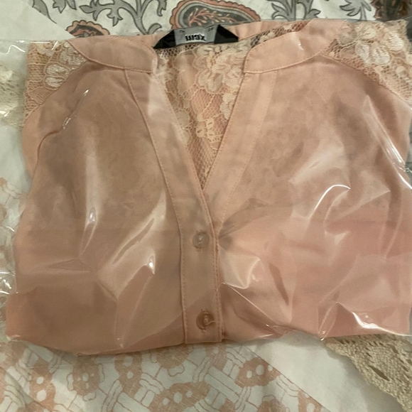 Front button blouse - Picture 5 of 7